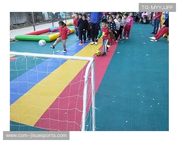 足球球星化身舞蹈小童星展现不一样的精彩风采