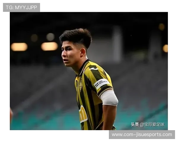 足球球星首次登场的背后故事与成长历程揭秘